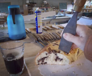 Prise en main des outils : la découpe de la pogne au fermoir