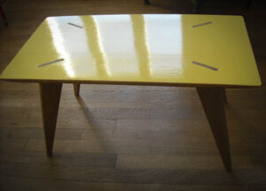 Table basse vintage réparée rénovée