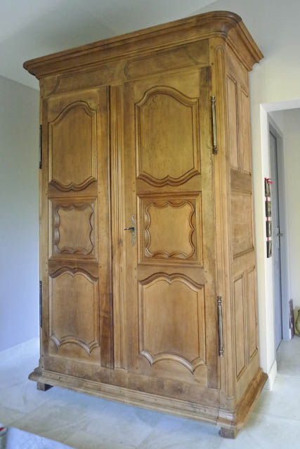 Armoire ancienne après restauration