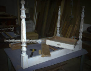 Petite table cassée pour transformation