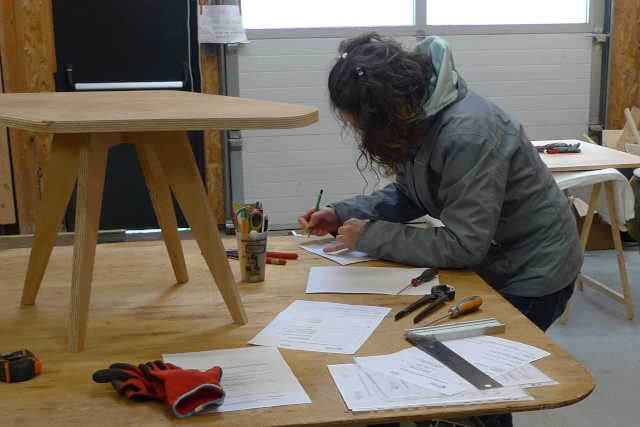 Stages à thèmes, fabrication d'un petit meuble