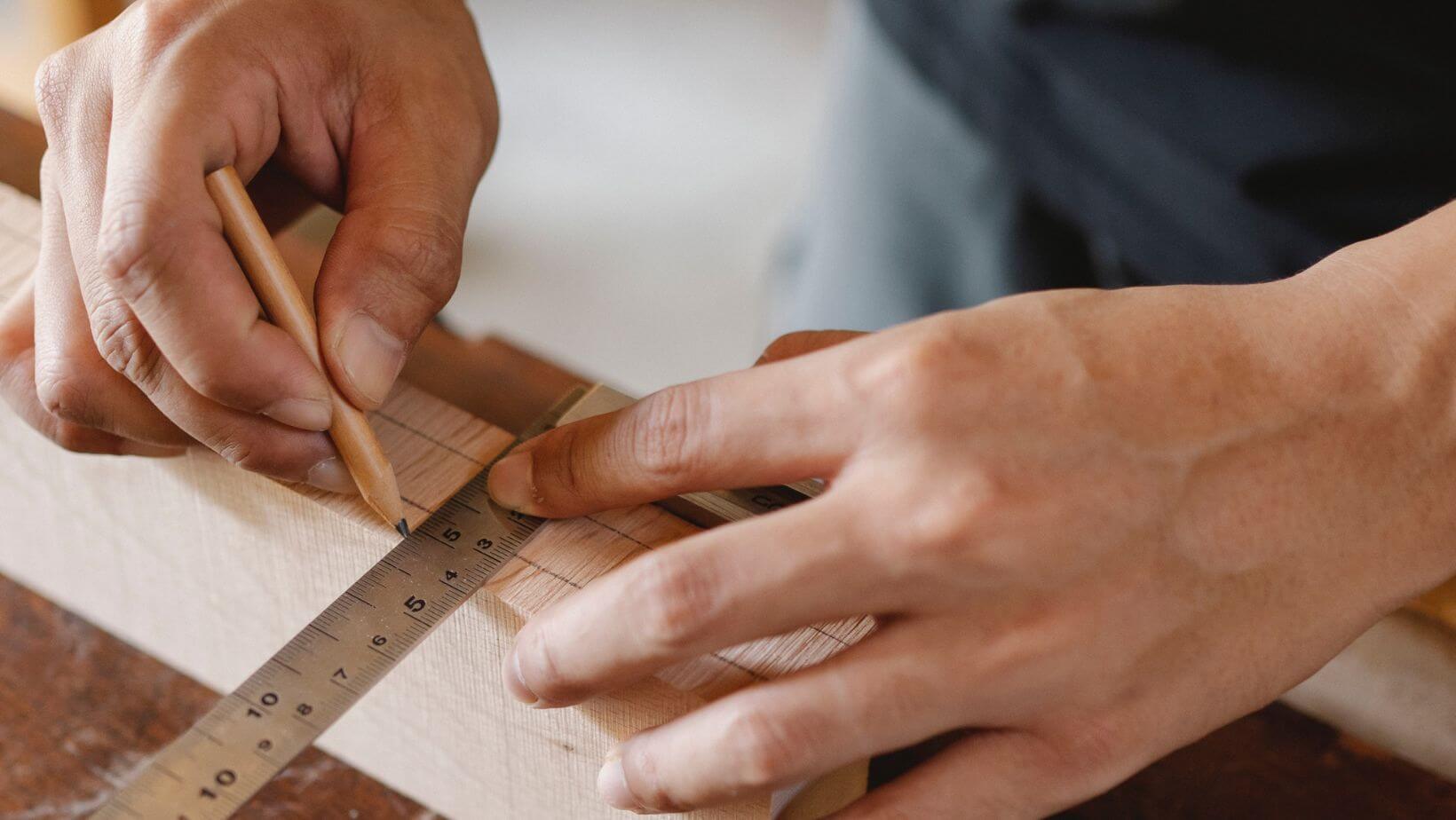 Stage Fabriquer un assemblage bois avec des outils manuels le mesurage d'une mortaise