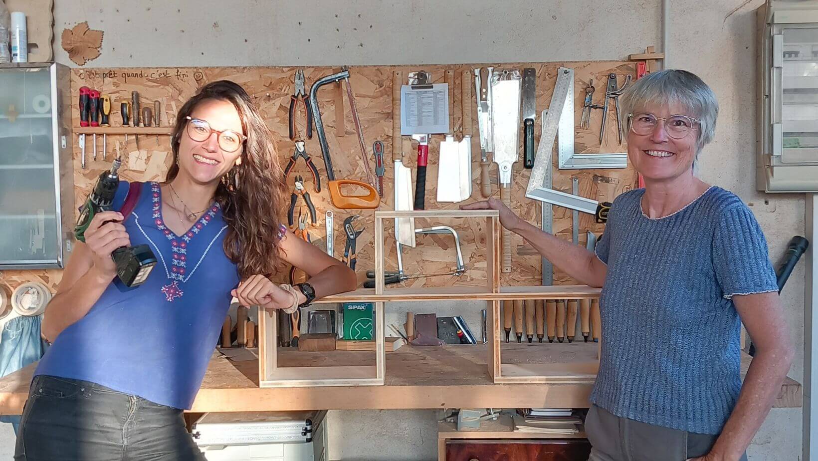 Stage fabriquer un meuble en bois de récupération une belle étagère