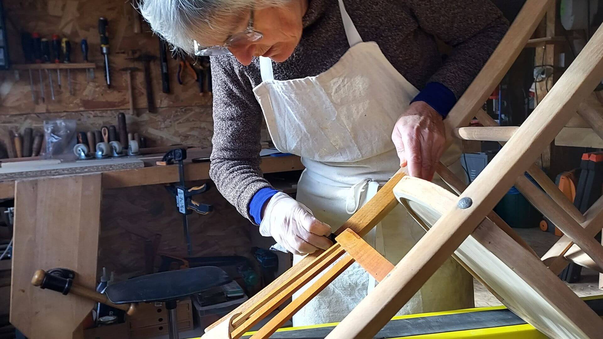 Finition naturelle sur bois une chaise huilée