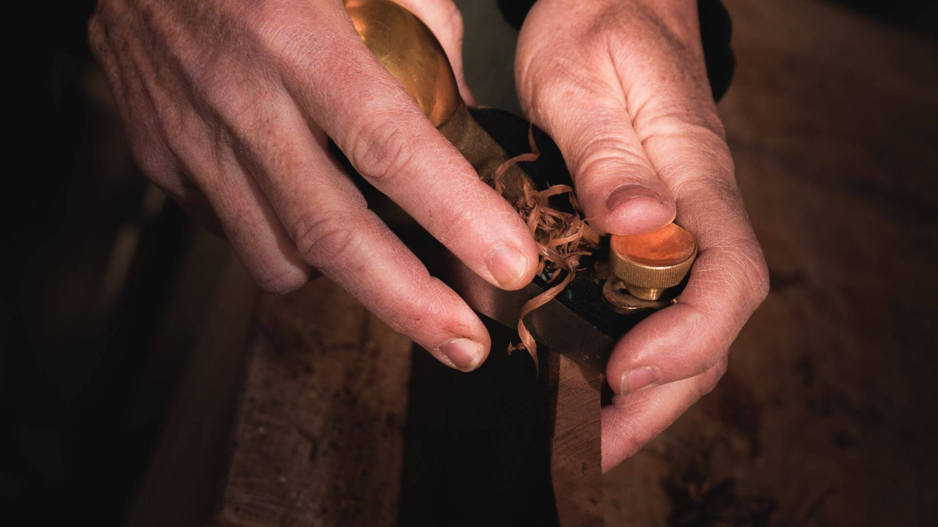 Techniques traditionnelles d'ébénisterie le travail au rabot