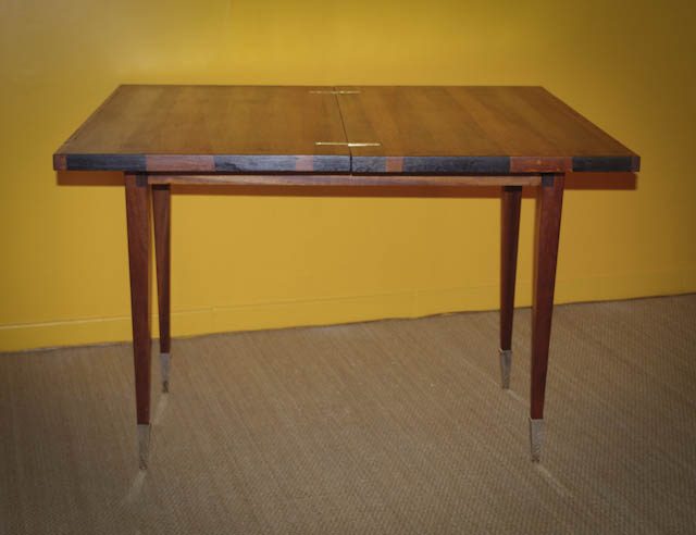 Table vintage ouverte